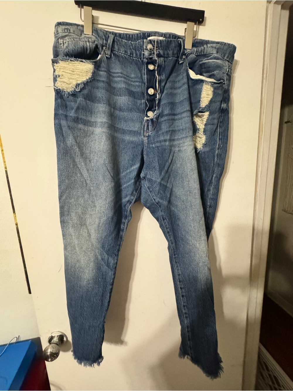Good American Always Fits Distressed High-Waist Blue Jeans